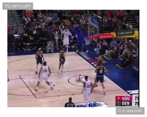 奥科吉暴扣点燃太阳主场，暴力美学引燃NBA赛场激情