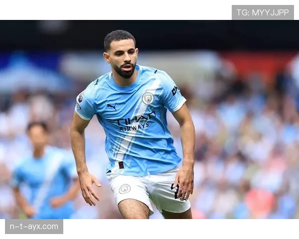 斯通斯防守稳健,成为曼城后防线核心力量 斯通斯防守稳健,成为曼城后防线核心力量