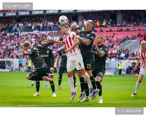 德甲新赛季揭幕,梅赛德斯-奔驰竞技场聚焦球队新动向 德甲新赛季揭幕,梅赛德斯-奔驰竞技场聚焦球队新动向