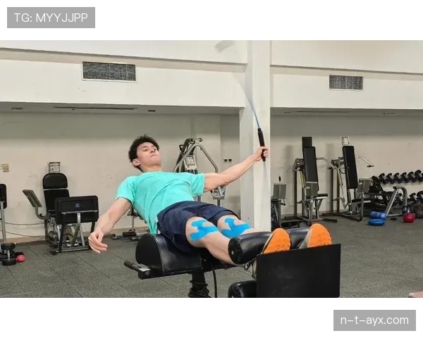 孙杨家的冰箱里塞满蛋白粉,邻居说他半夜三点还在泳池边啃鸡胸肉 孙杨家的冰箱里塞满蛋白粉,邻居说他半夜三点还在泳池边啃鸡胸肉