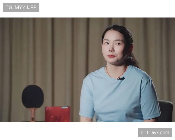 何卓佳上场像邻家学霸，下了场像误入豪宅衣帽间，看的我钱包瑟瑟发抖